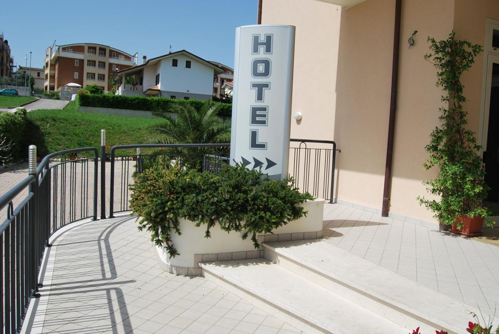 Hotel Europa Nereto Luaran gambar
